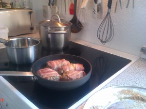 bacon wrapped medaillon in the pan