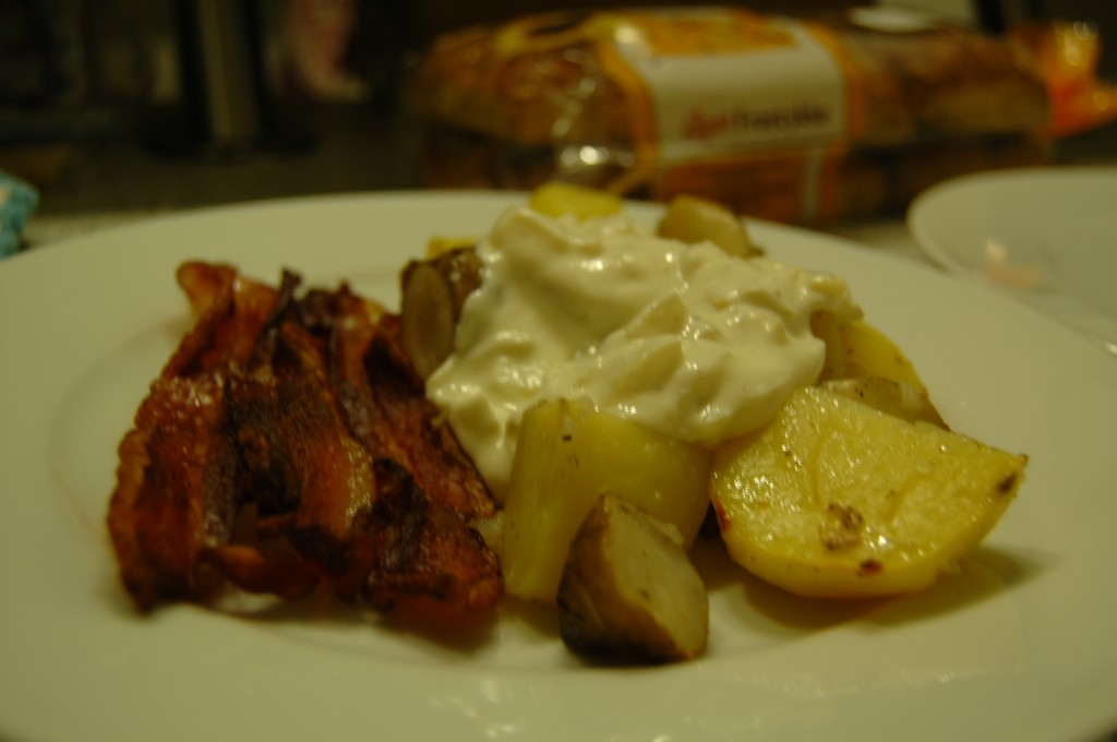Baked Topinambour with Bacon and Cheese Sauce