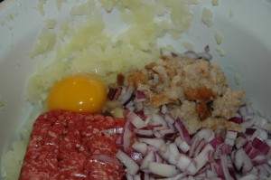 Chopped Cabbage with Minced Meat, Onion, Egg and Bread